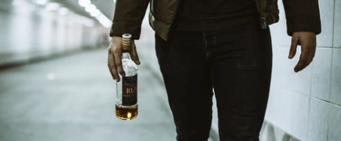 мужчина с белой горячкой